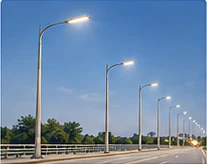 Cột đèn chiếu sáng dọc tuyến đường, ảnh minh họa